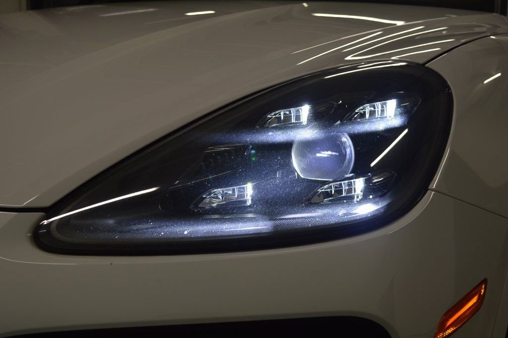 Certified 2023 Porsche Cayenne Platinum Edition image 11