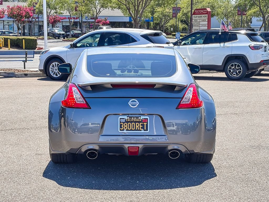 Used 2016 Nissan 370Z Coupe RWD image 3