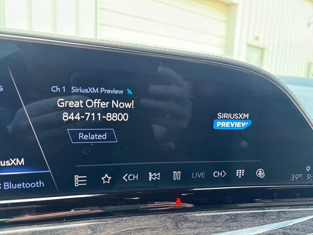 Used 2023 Cadillac Escalade Premium Luxury image 40