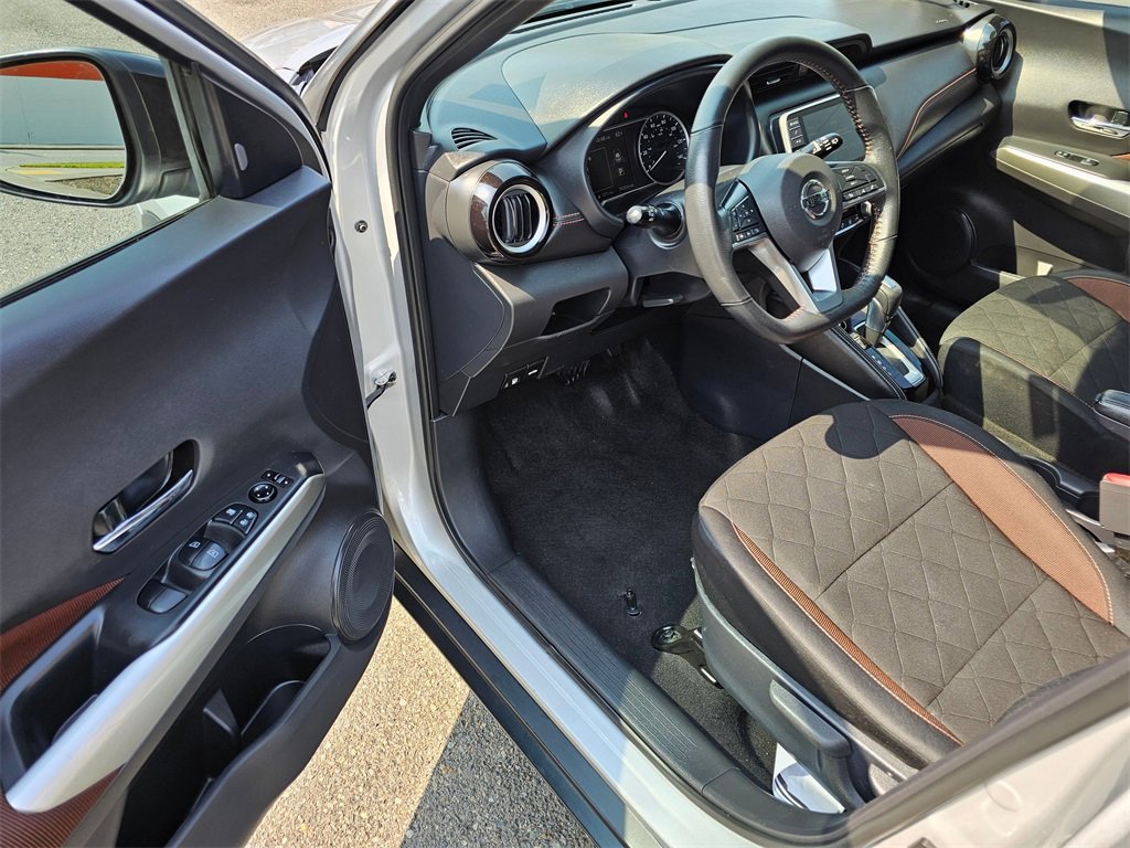 Used 2020 Nissan Kicks SR image 15