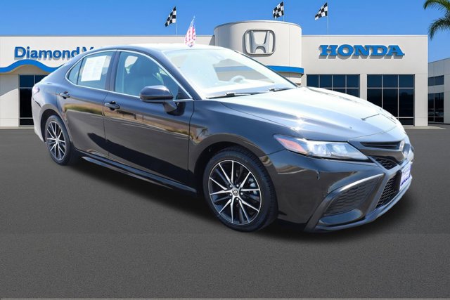 Used 2021 Toyota Camry SE FWD image 1