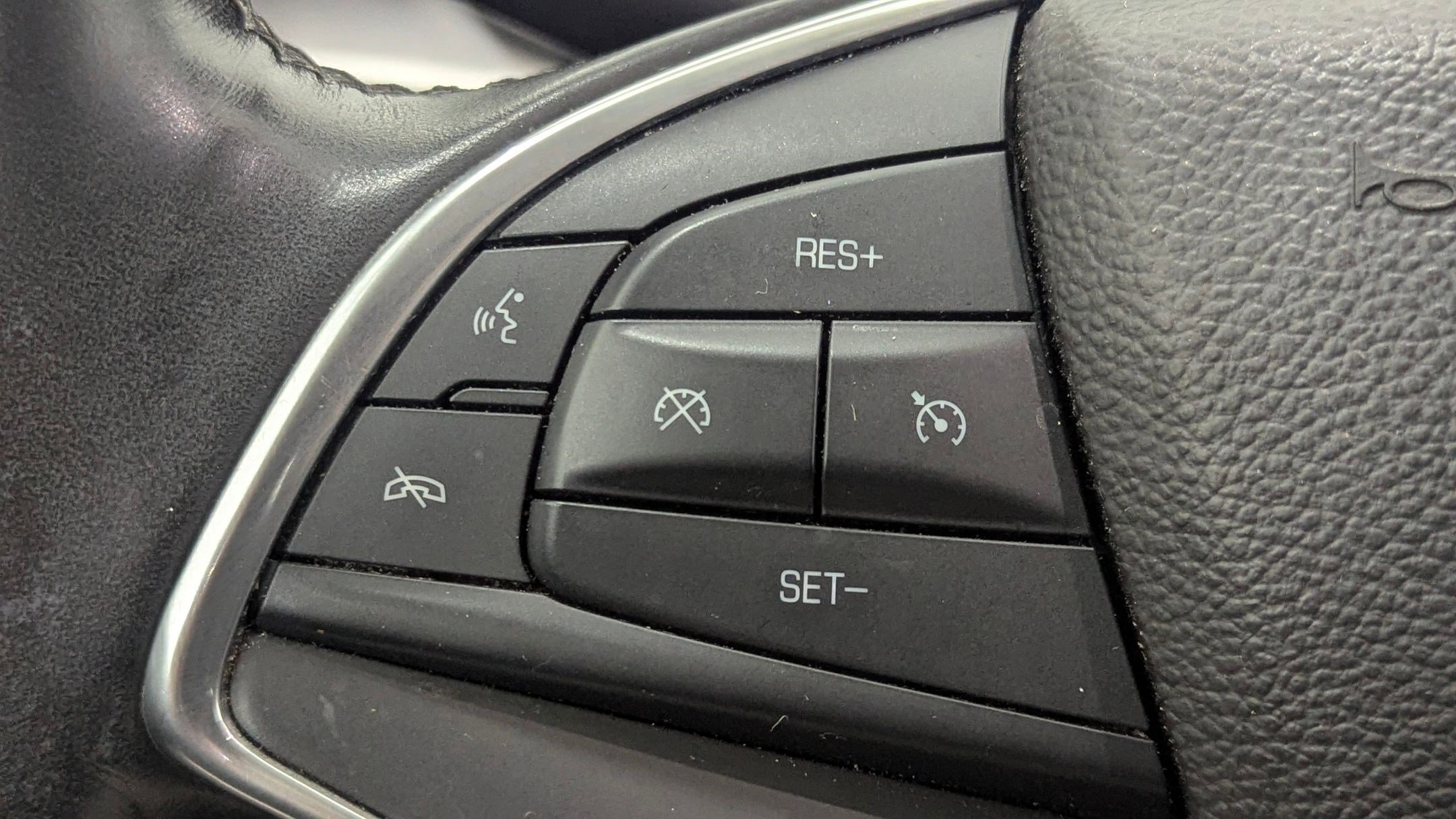 Used 2017 Cadillac XT5 Luxury w/ Driver Awareness Package image 16