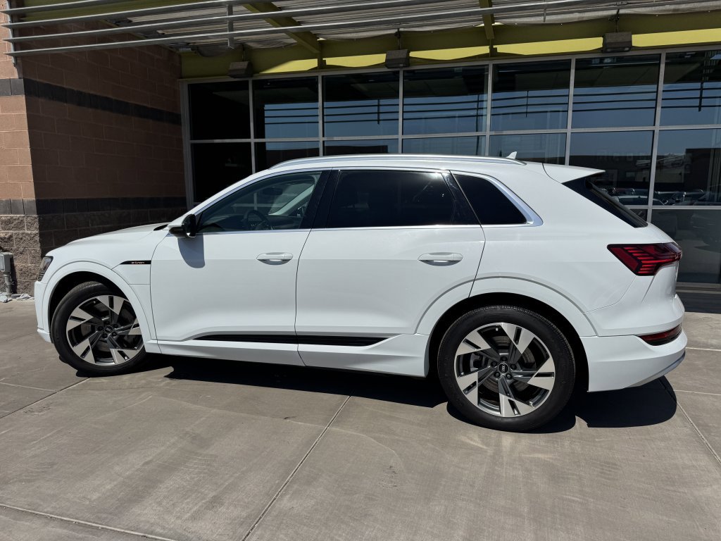 Used 2022 Audi e-tron Premium AWD/4WD image 5