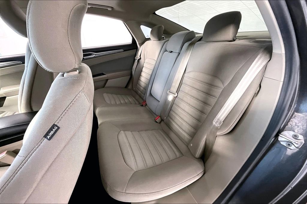 Used 2019 Ford Fusion SE image 26