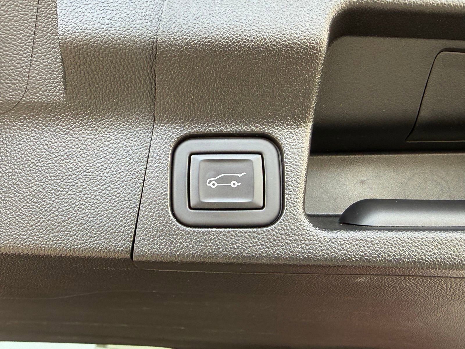 Used 2023 GMC Acadia Denali image 49