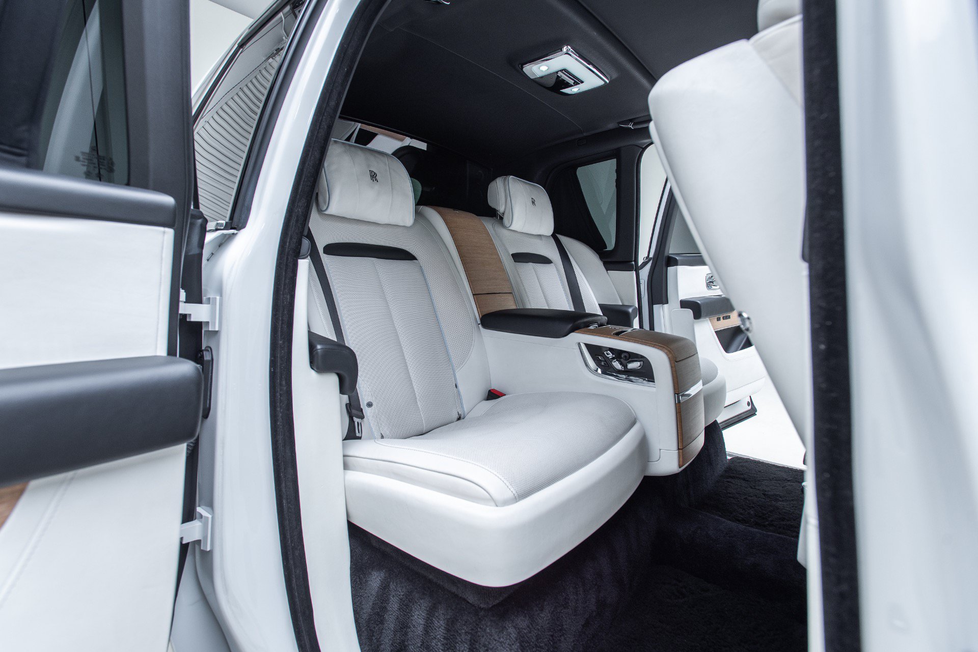 Used 2019 Rolls-Royce Cullinan AWD/4WD image 4