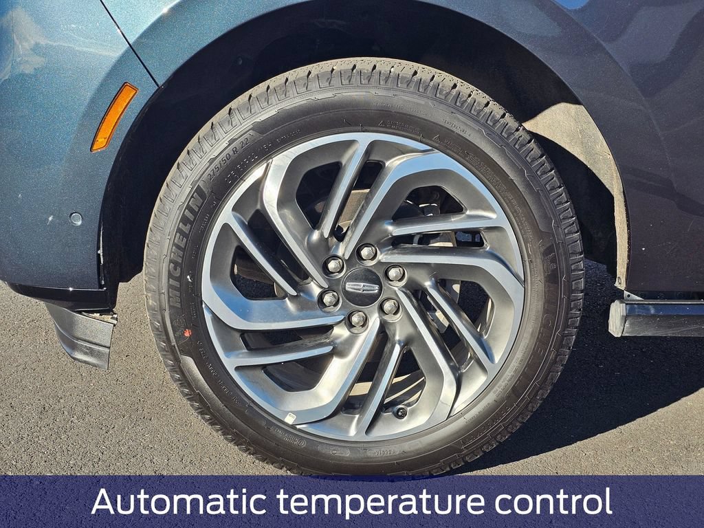 Used 2025 Lincoln Navigator L Reserve AWD/4WD image 9