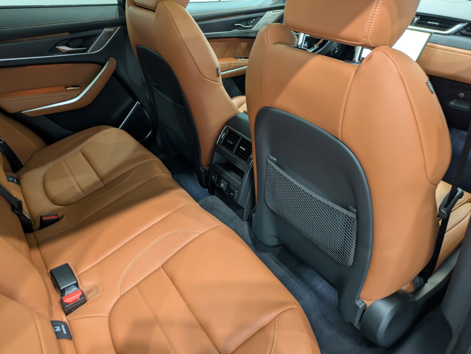 New 2026 Jaguar F-PACE R-Dynamic S image 23