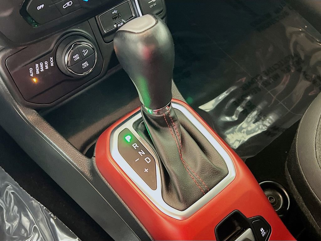 Used 2018 Jeep Renegade Trailhawk w/ UConnect 8.4 Nav Group AWD/4WD image 16
