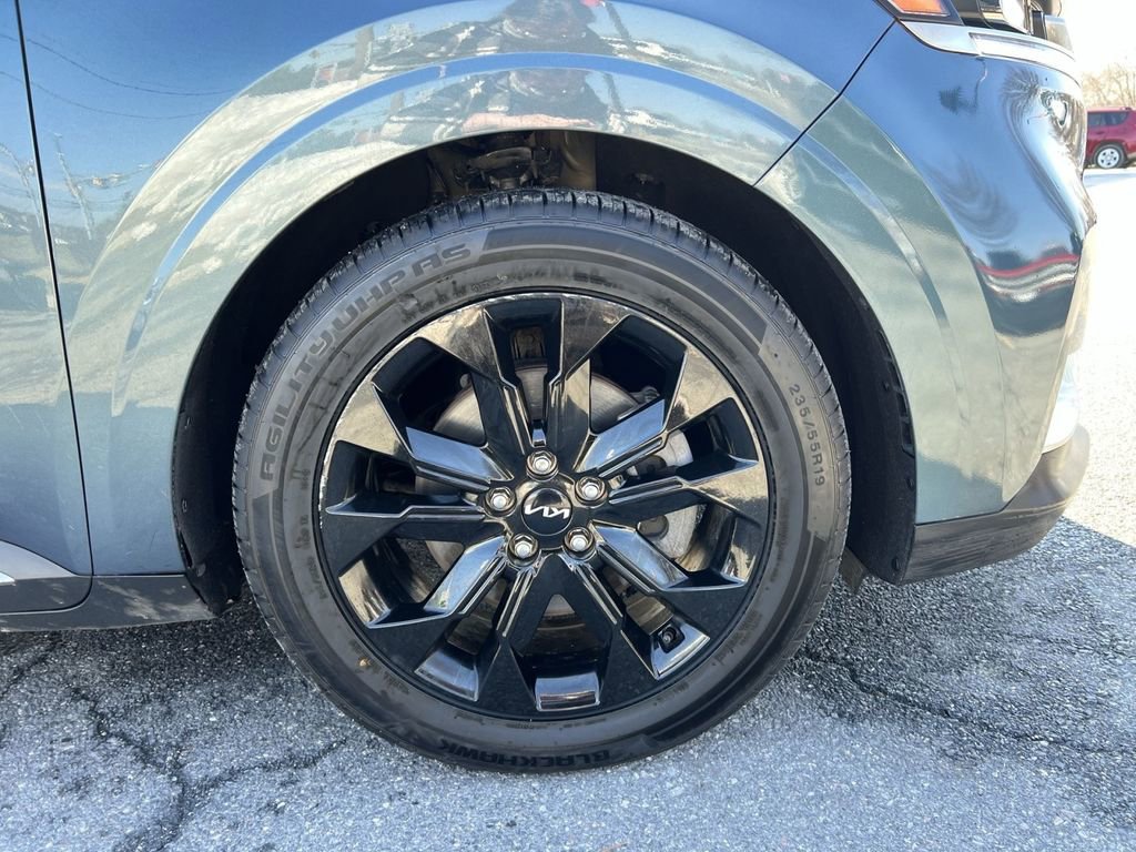 Used 2024 Kia Carnival SX Prestige image 12