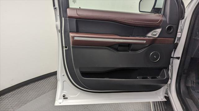 Used 2024 Ford Expedition Limited image 11