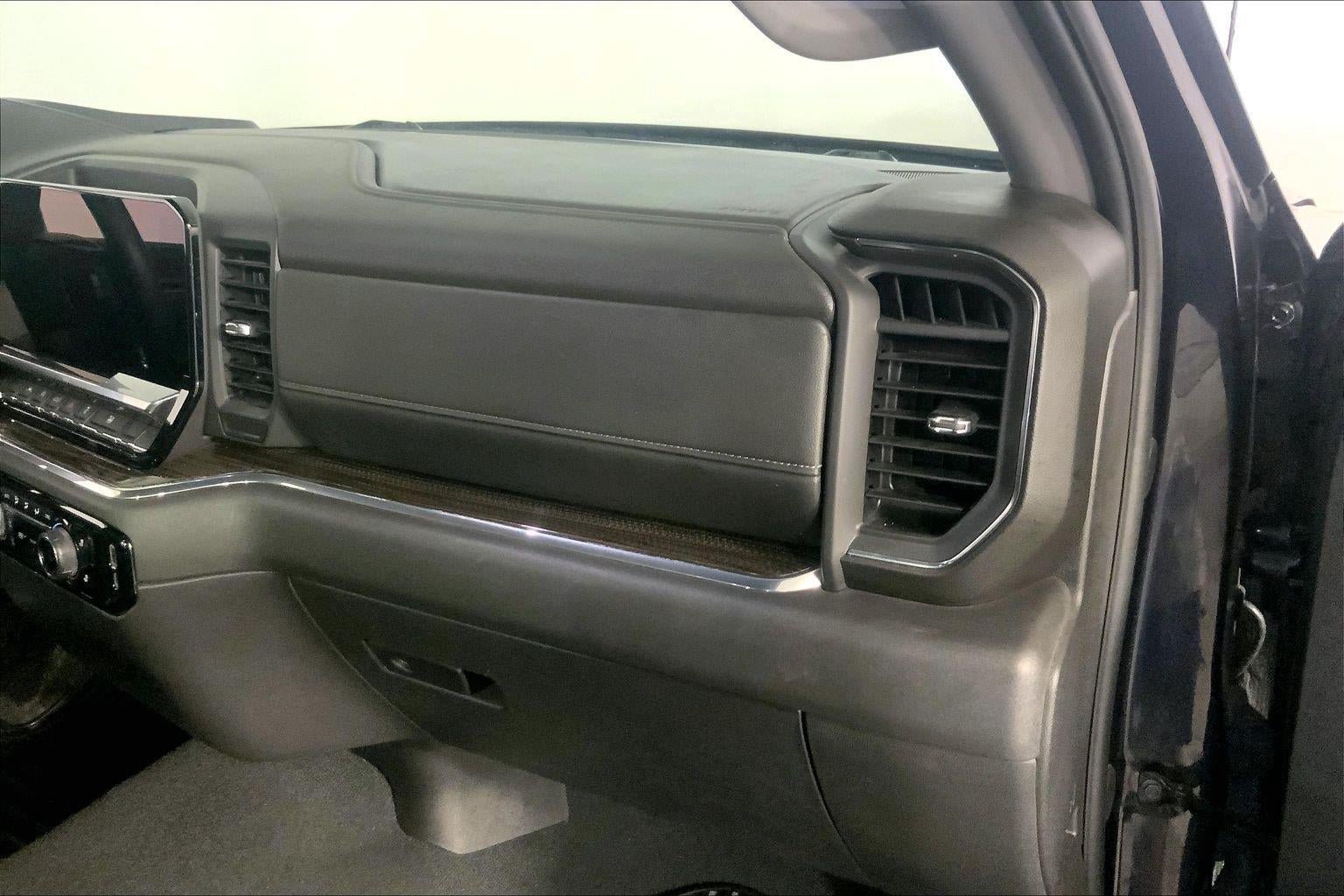 Used 2024 Chevrolet Silverado 1500 LT AWD/4WD image 16