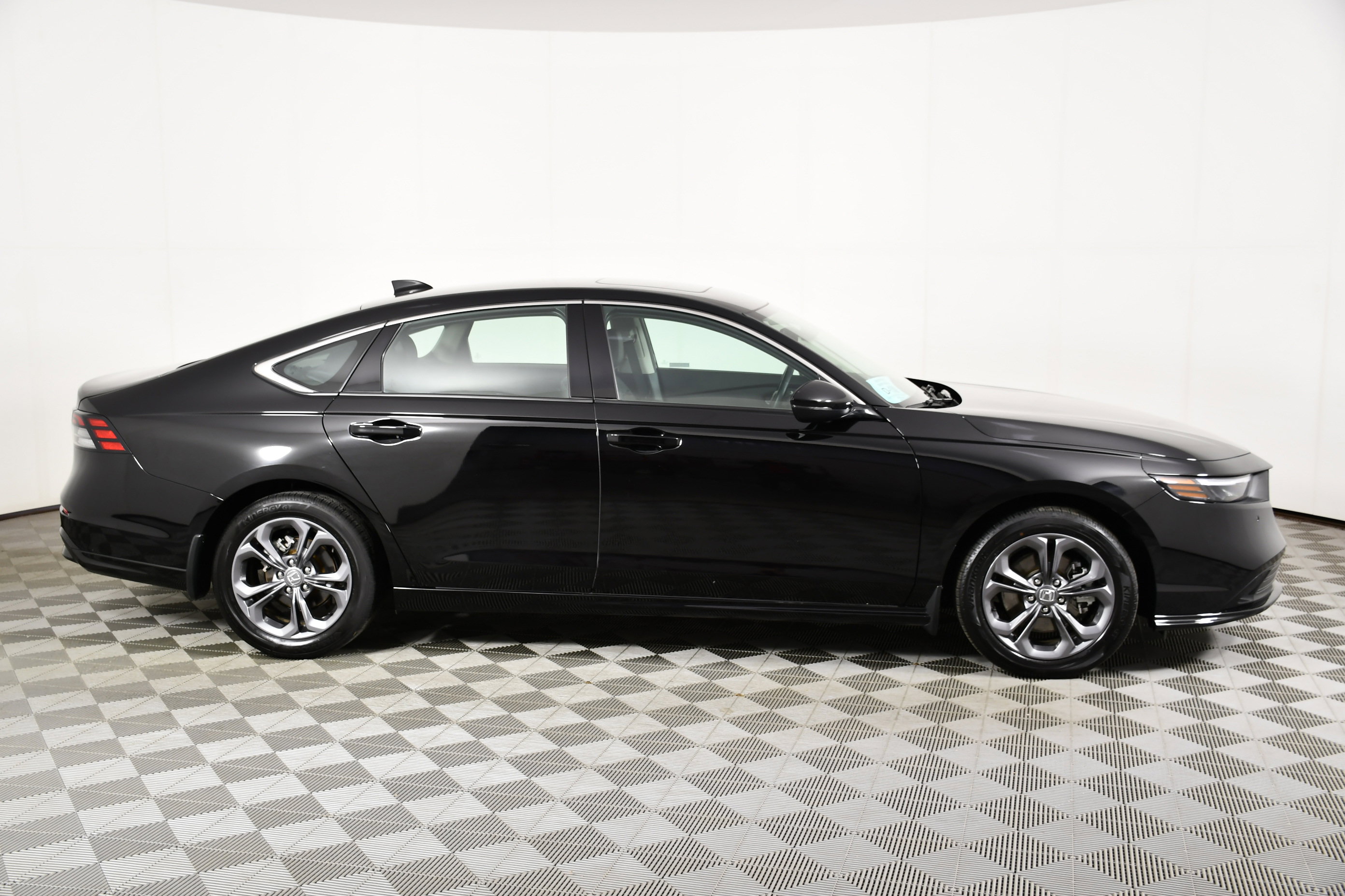 Used 2025 Honda Accord EX-L image 4