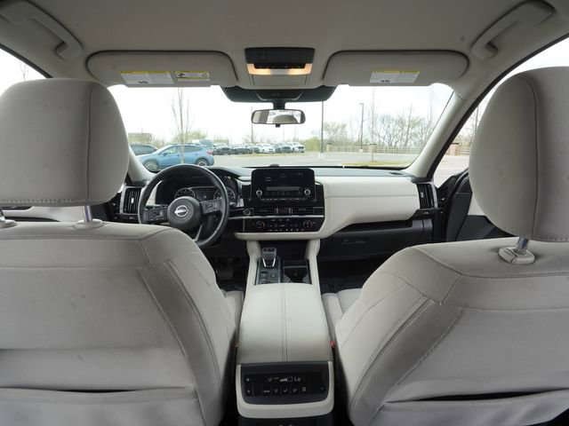 Used 2023 Nissan Pathfinder SV w/ Black Appearance Package image 24