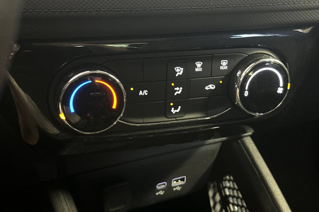 Used 2025 Chevrolet TrailBlazer LT AWD/4WD image 21