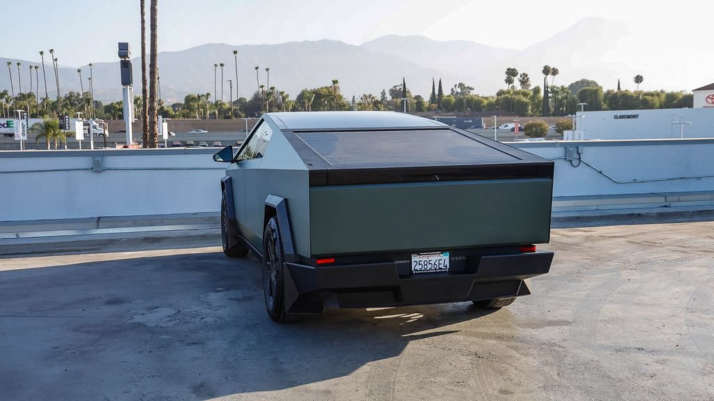 Used 2025 Tesla Cybertruck AWD Crew Cab image 7