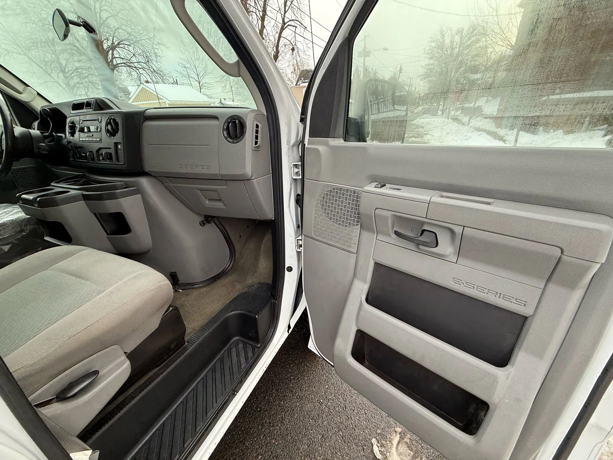 Used 2013 Ford E-350 and Econoline 350 XLT image 19