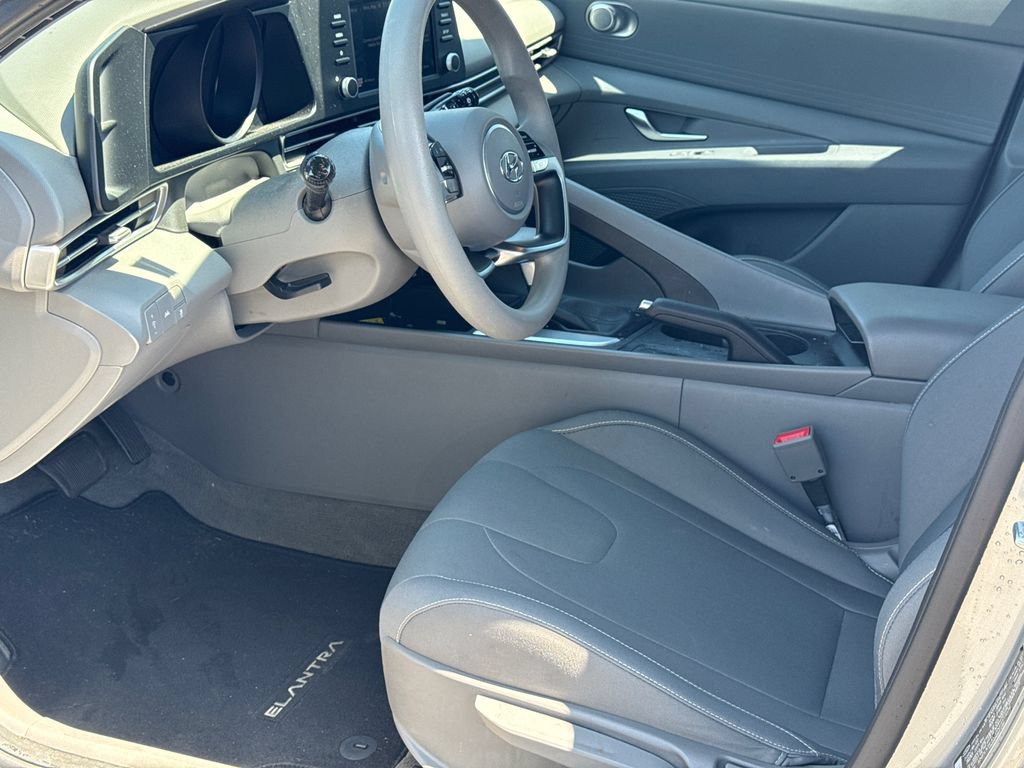 Used 2022 Hyundai Elantra SEL FWD image 9