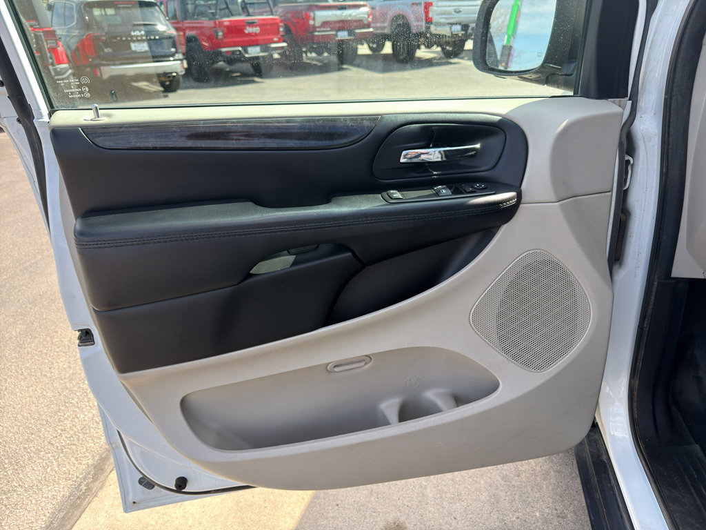 Used 2015 Dodge Grand Caravan American Value Package FWD image 15