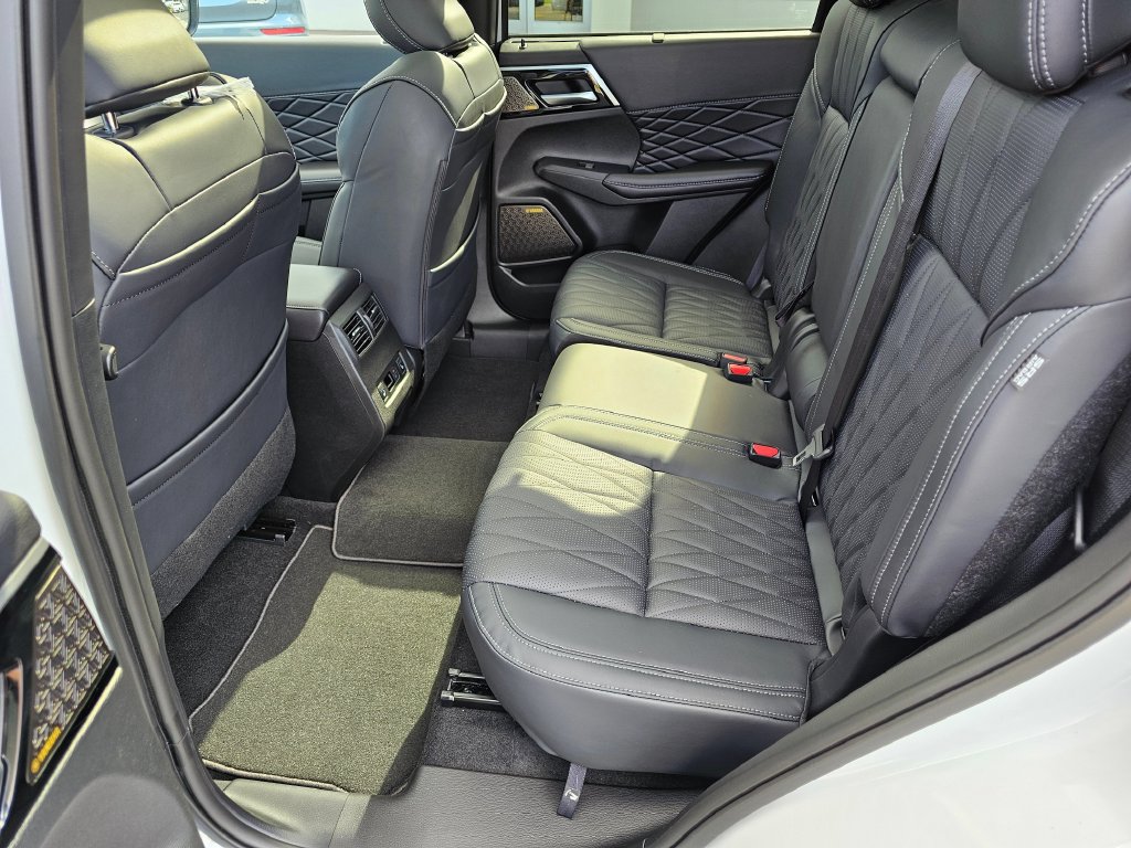 New 2026 Mitsubishi Outlander 4WD Plug-In Hybrid image 13