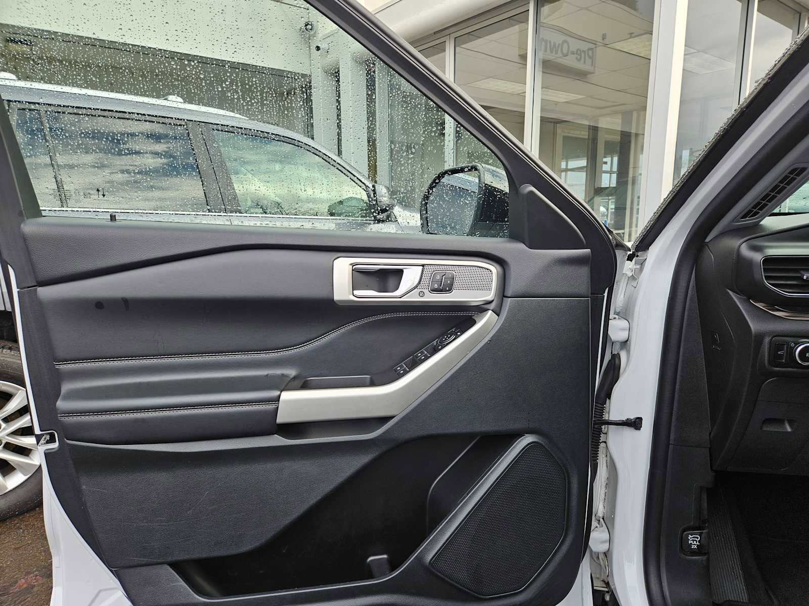 Used 2023 Ford Explorer Limited image 22