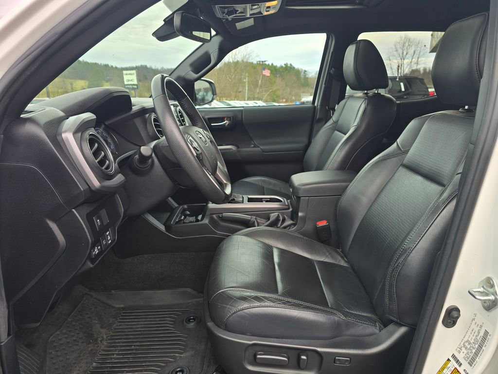 Used 2021 Toyota Tacoma TRD Off-Road w/ TRD Premium Off Road Package image 4