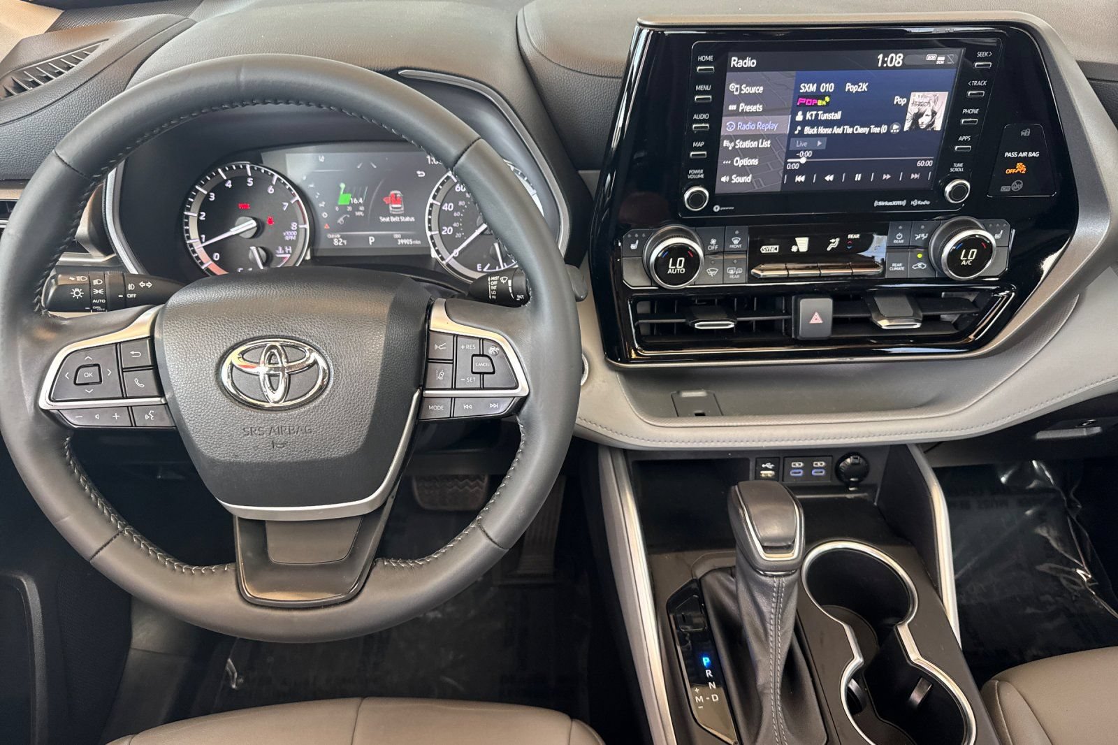 Used 2022 Toyota Highlander XLE AWD/4WD image 17