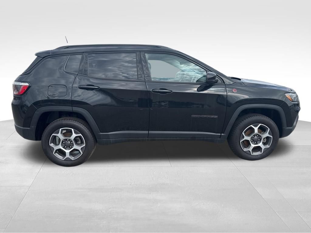 Used 2022 Jeep Compass Trailhawk image 4