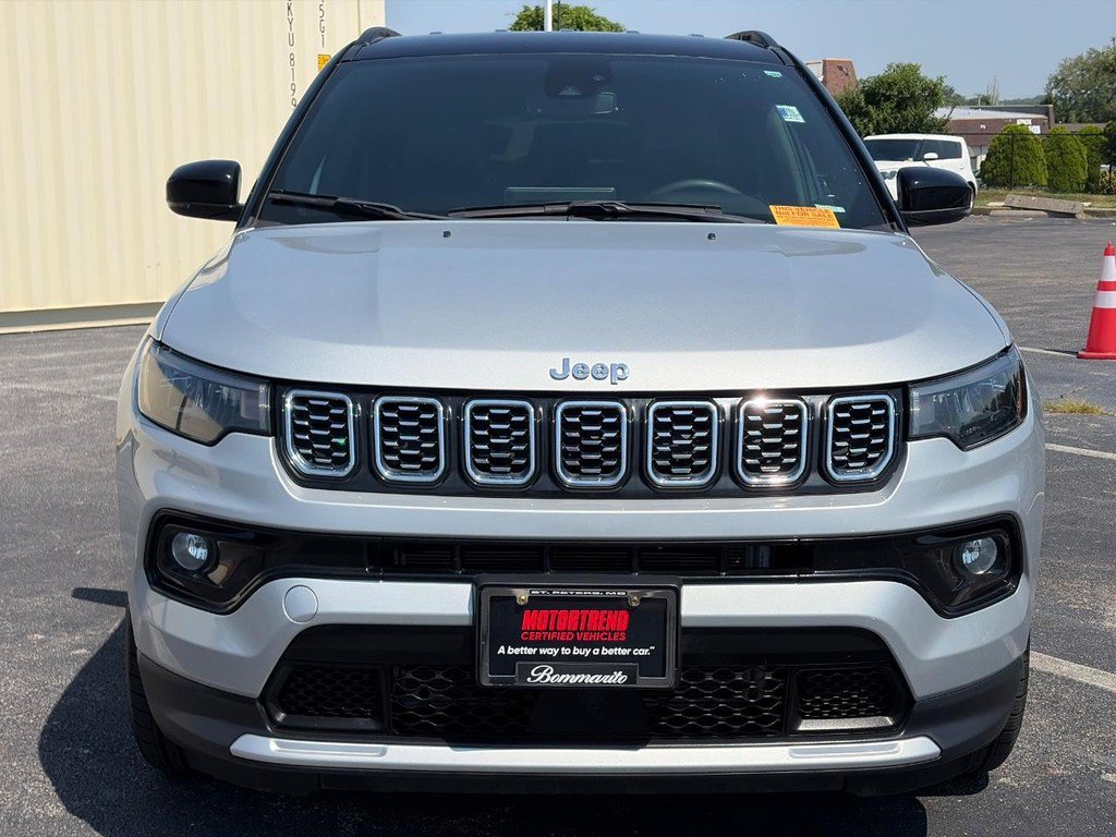 Used 2024 Jeep Compass Limited AWD/4WD image 2