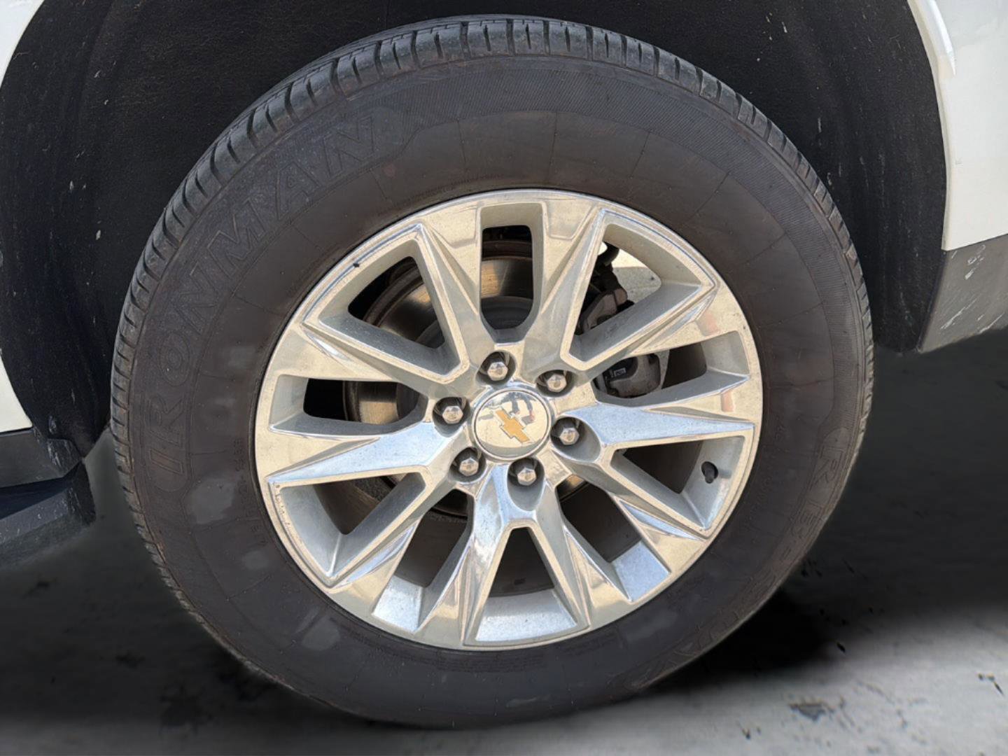 Used 2023 Chevrolet Suburban Premier image 24