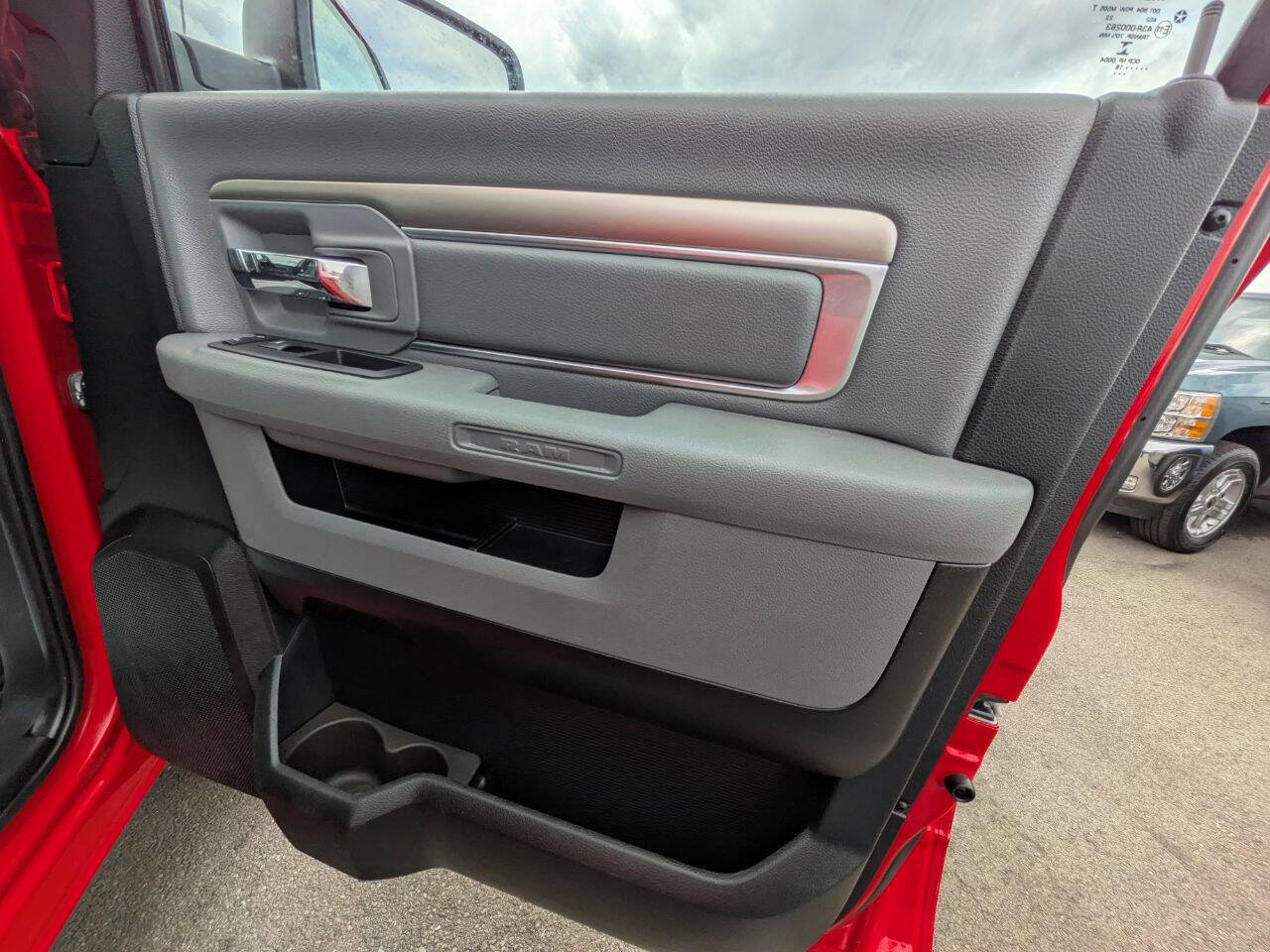 Used 2018 RAM 1500 Classic SLT image 21