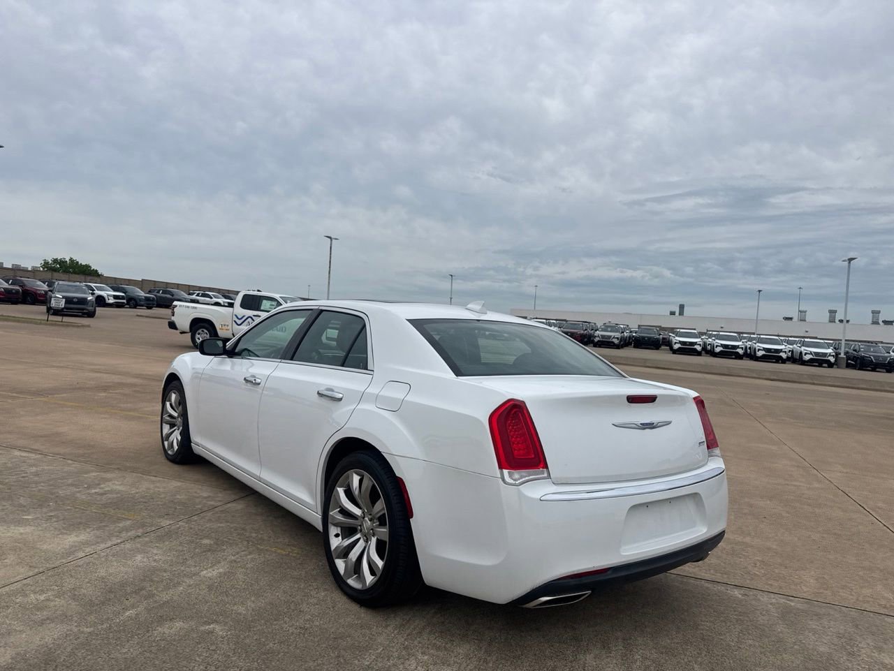 Used 2020 Chrysler 300 Limited RWD image 14