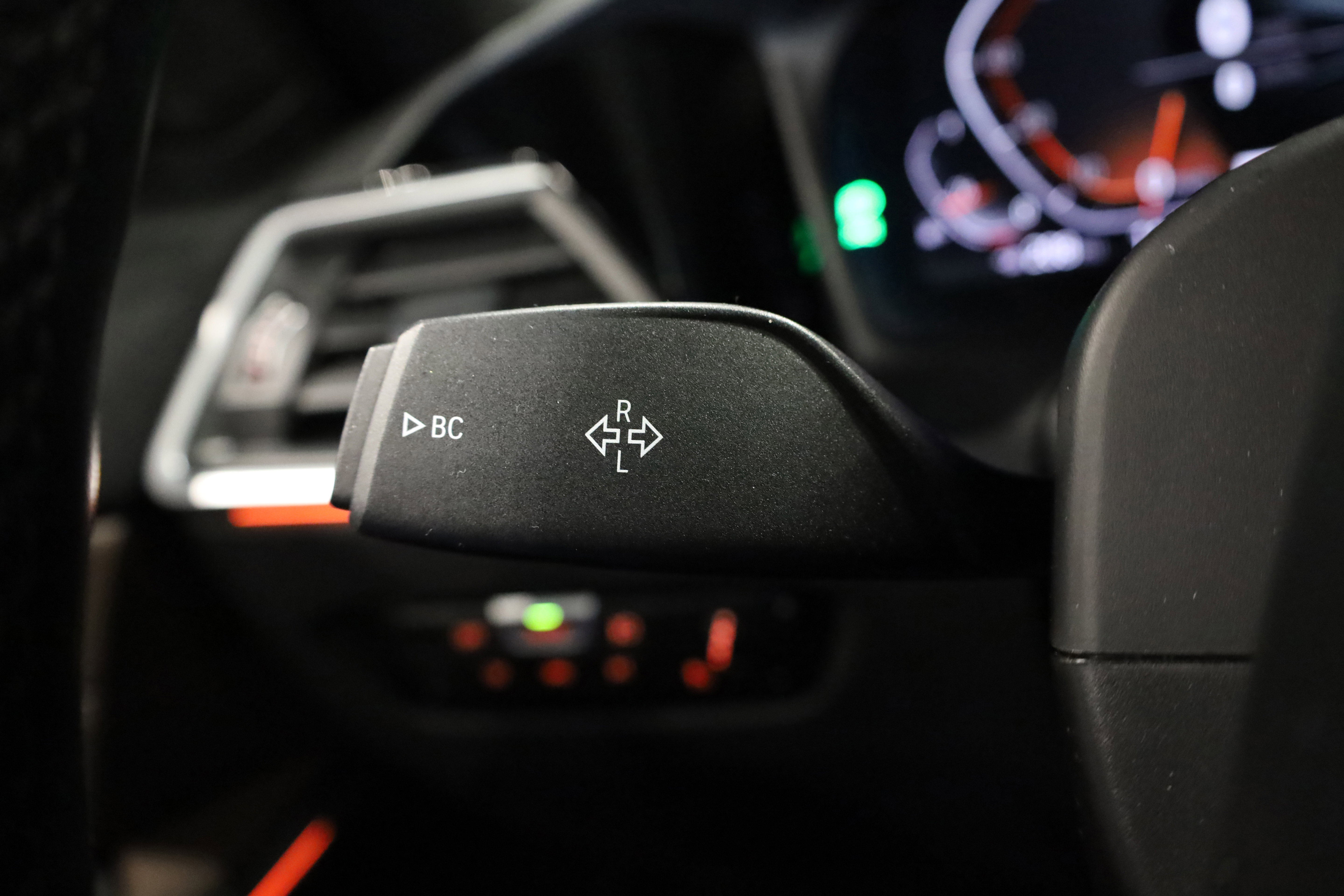 Used 2020 BMW 330i xDrive Sedan w/ Premium Package image 22