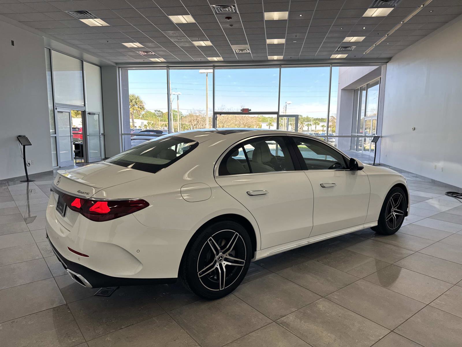 New 2026 Mercedes-Benz E 350 4MATIC Sedan image 5