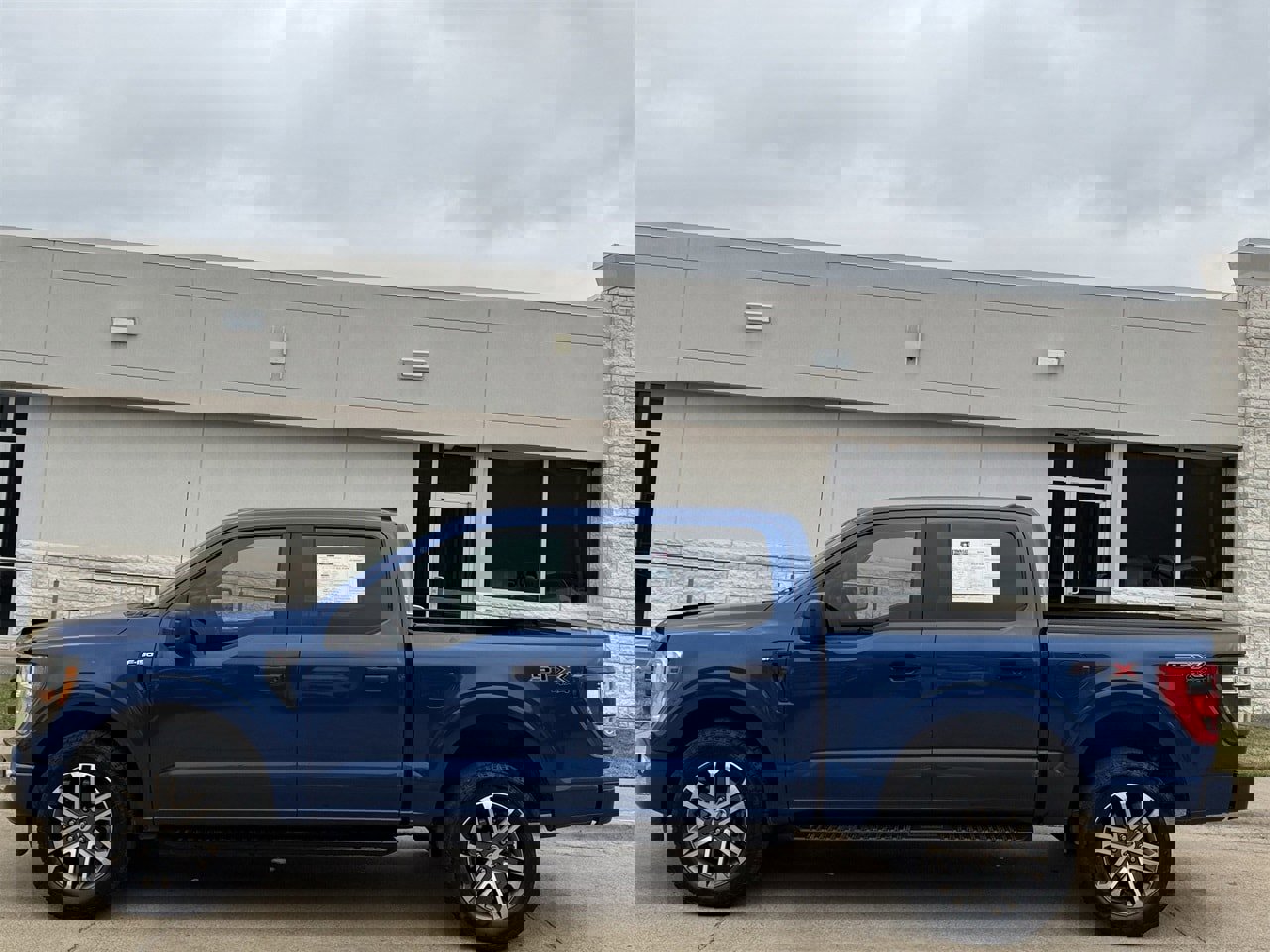 Used 2022 Ford F150 XL w/ STX Appearance Package image 3