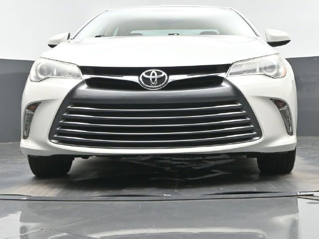Used 2017 Toyota Camry XLE w/ Moonroof Package FWD image 20