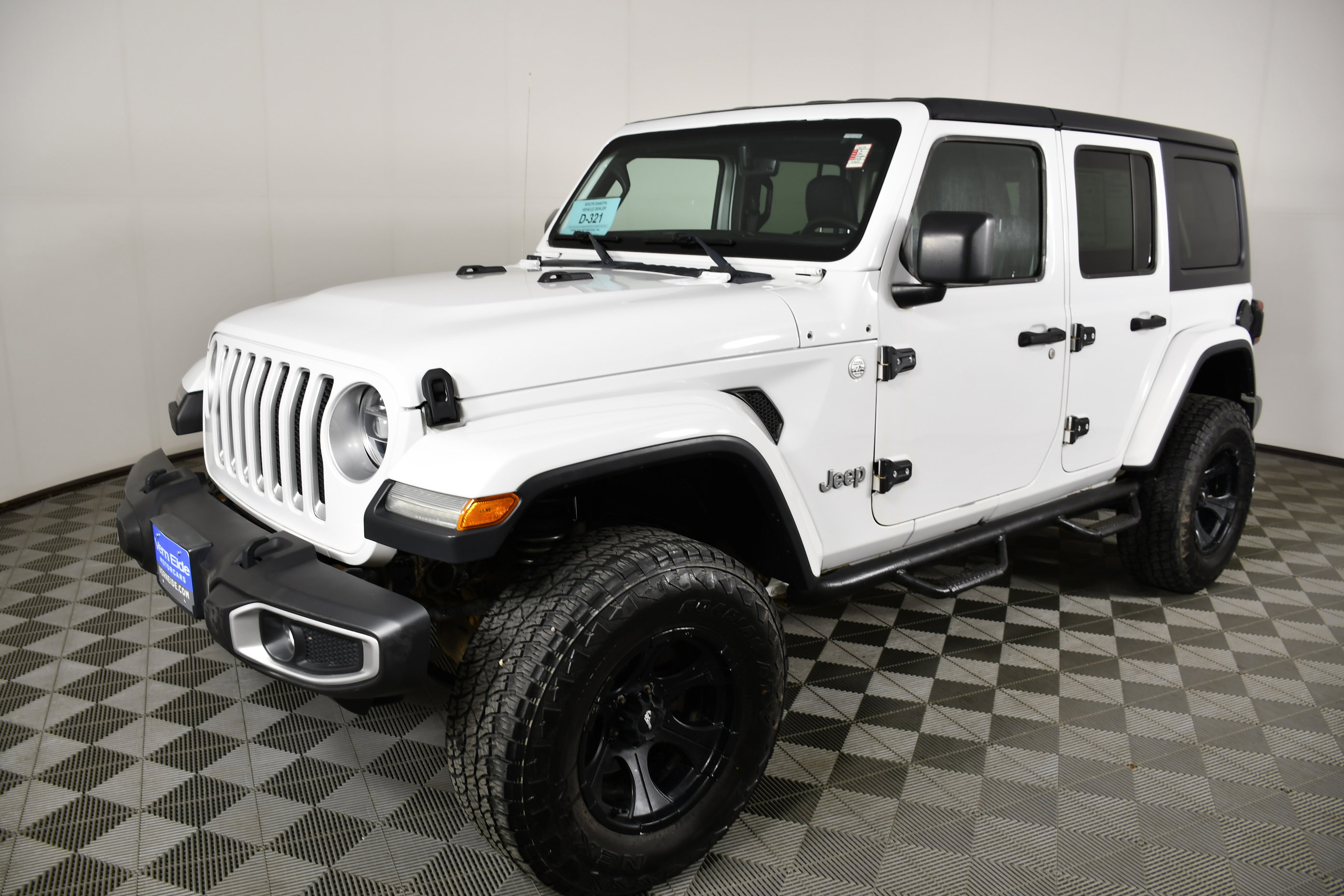 Used 2018 Jeep Wrangler Unlimited Sahara w/ Uconnect 4C Nav & Sound Group image 10
