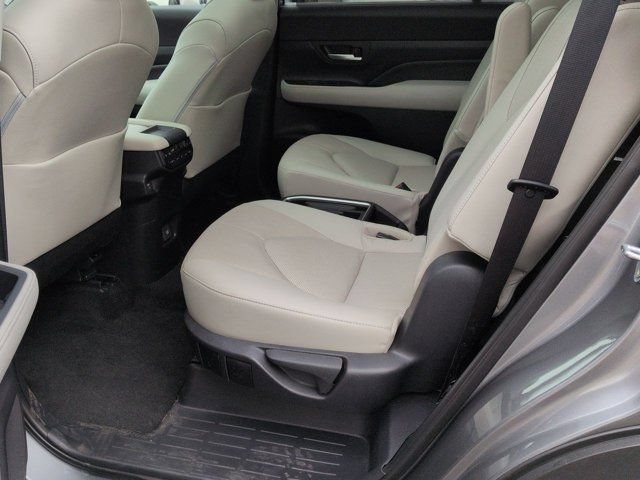 Certified 2025 Toyota Grand Highlander AWD image 17