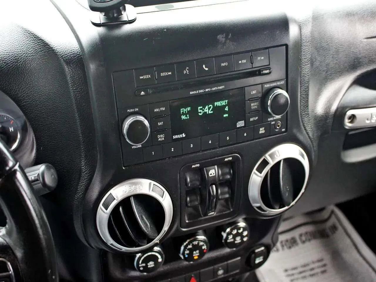 Used 2016 Jeep Wrangler Unlimited Rubicon w/ Connectivity Group image 12