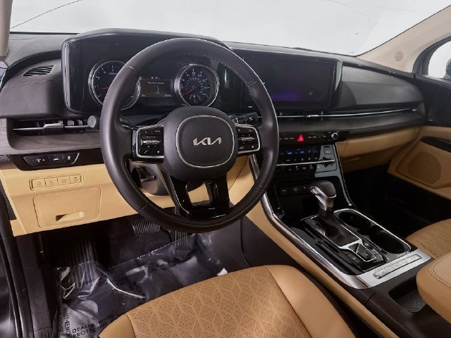 Used 2024 Kia Carnival EX FWD image 11