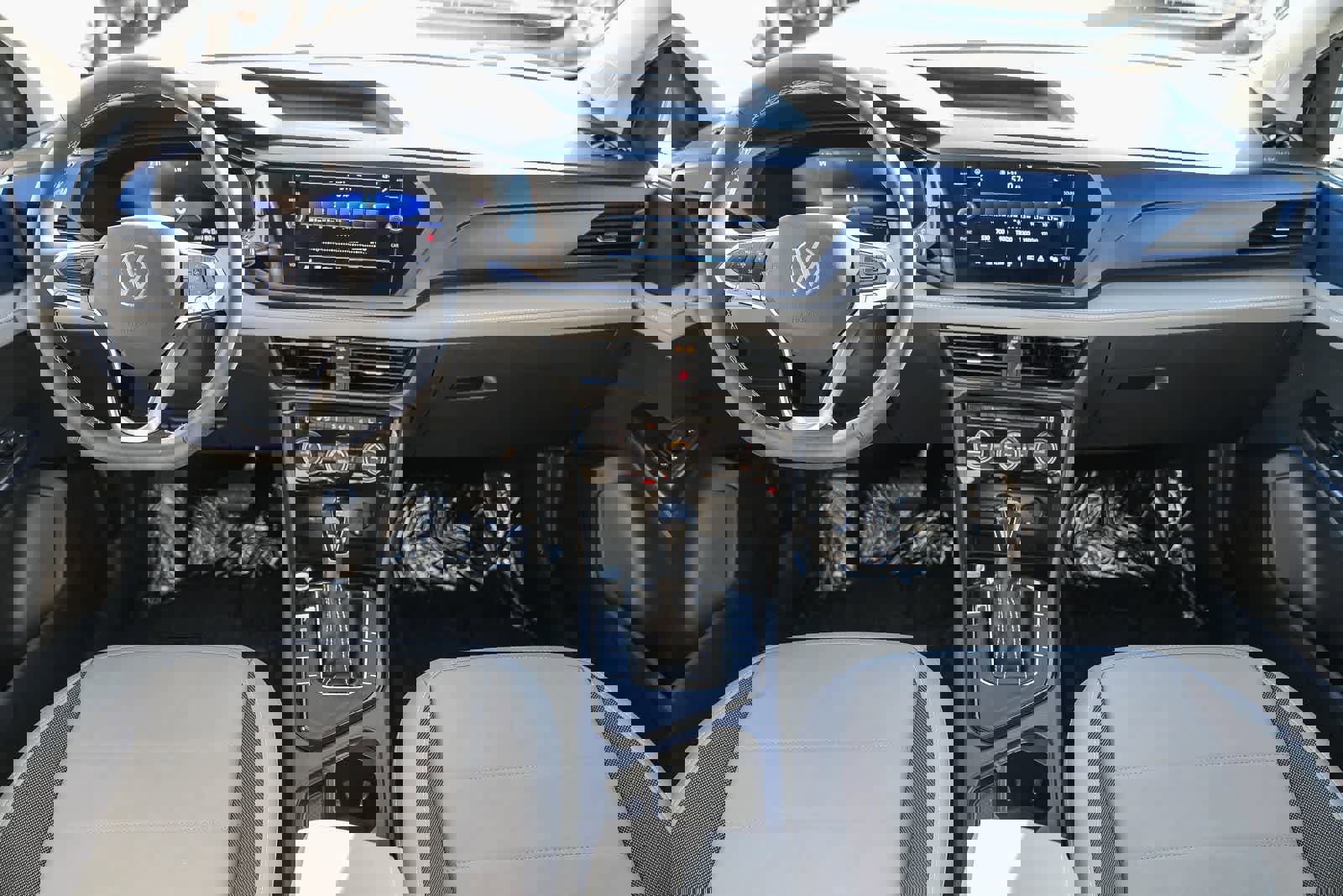 Used 2024 Volkswagen Taos SE image 11