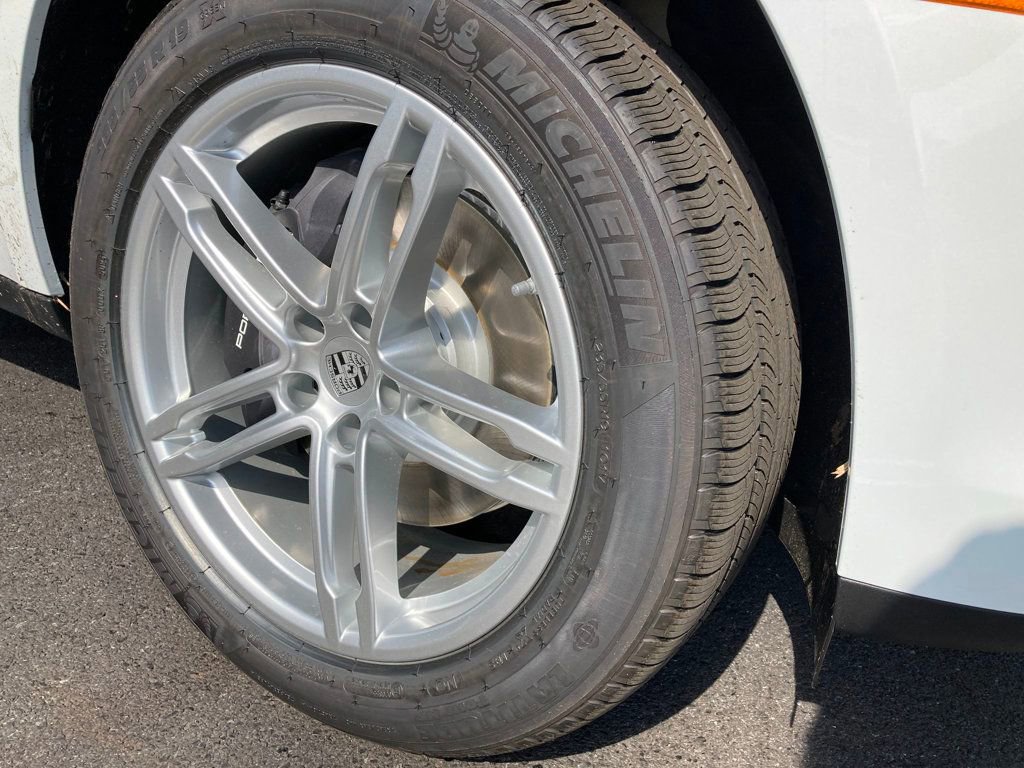 Used 2025 Porsche Macan image 11