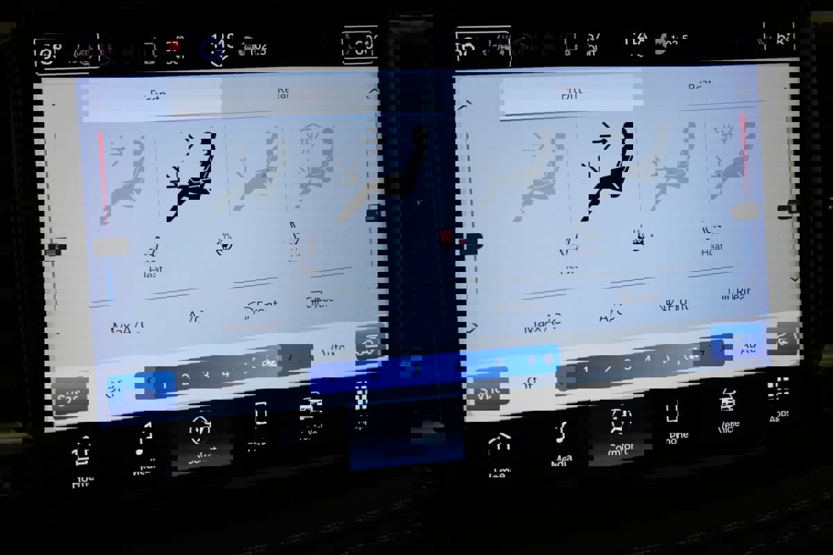 Used 2024 Chrysler Pacifica Touring-L image 56