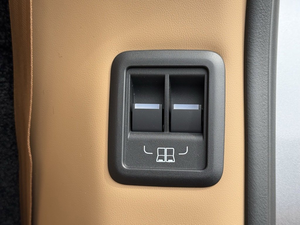 New 2025 Land Rover Range Rover Long Wheelbase SE image 35