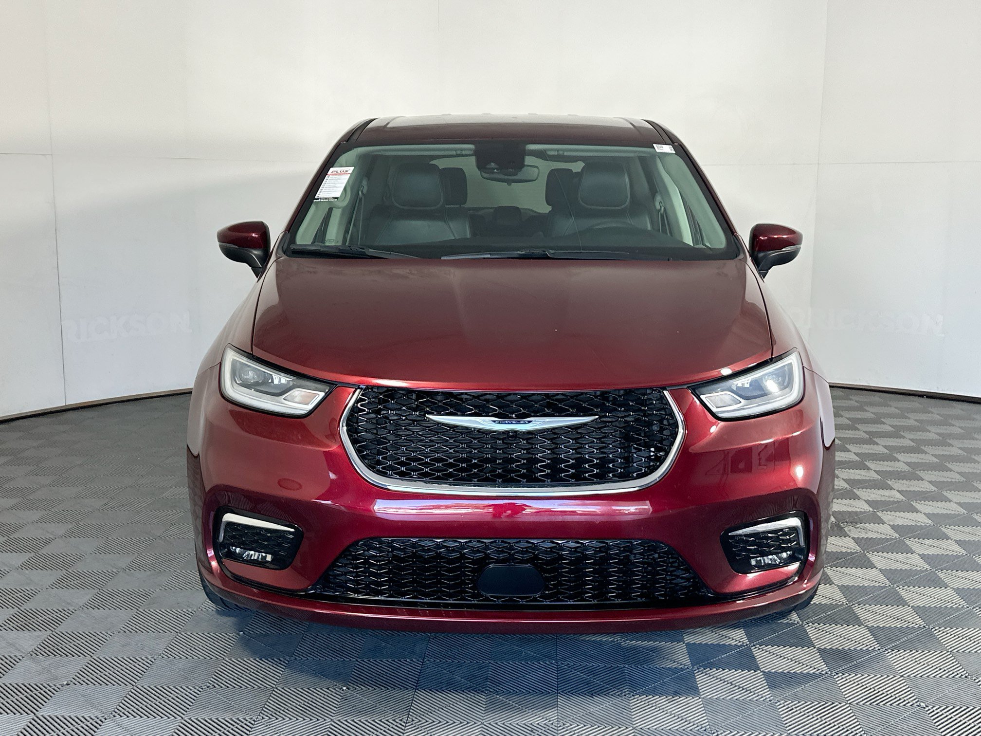 Used 2023 Chrysler Pacifica Touring-L AWD/4WD image 8