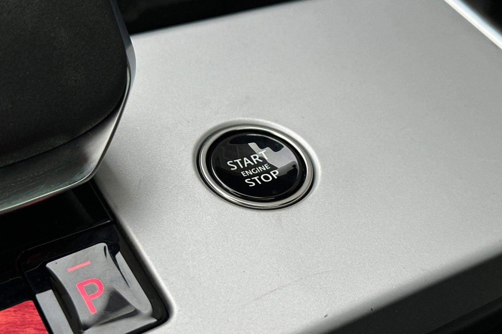 Used 2025 Land Rover Range Rover Long Wheelbase Autobiography image 37