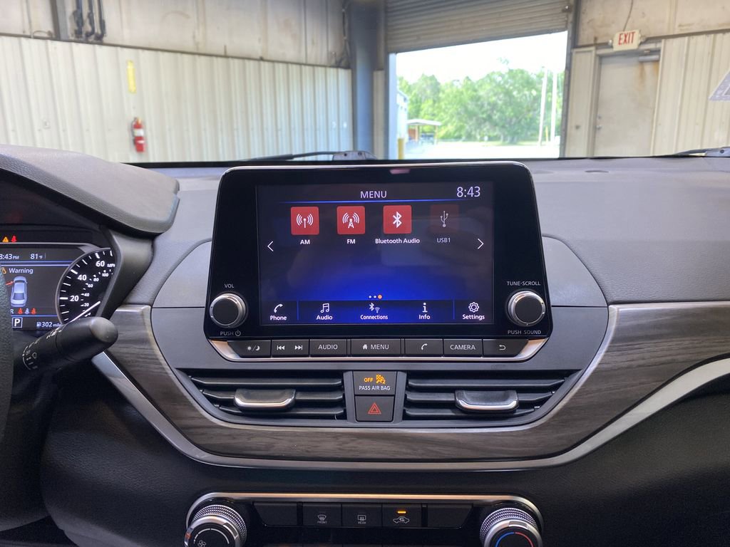 Used 2025 Nissan Altima 2.5 SV FWD image 35
