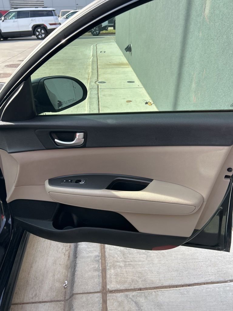 Used 2016 Kia Optima LX w/ LX Convenience Package image 16