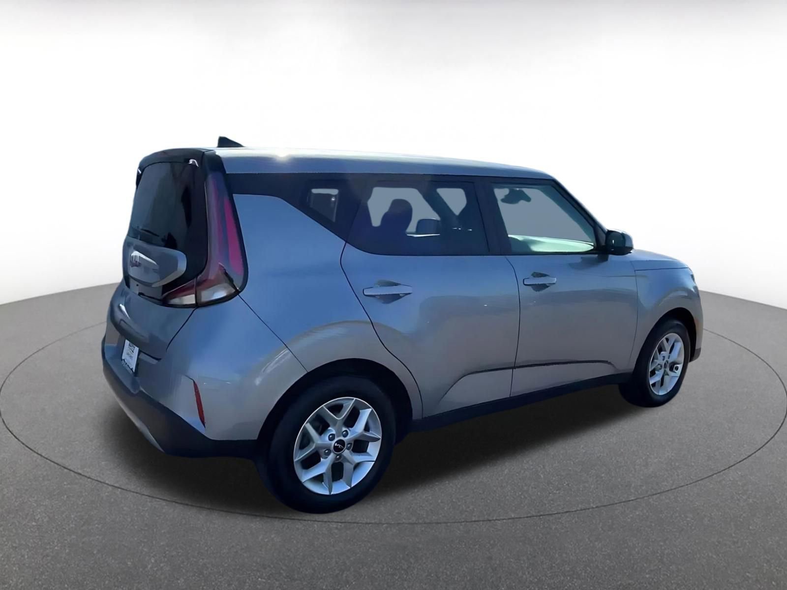 Used 2025 Kia Soul LX w/ LX Technology Package FWD image 13