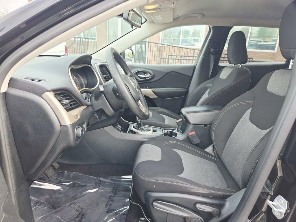 Used 2018 Jeep Cherokee Latitude image 11